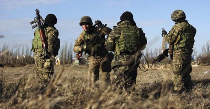Quân đội Ukraine trong tư thế chuẩn bị chiến đấu 