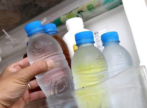 Không nên uống nước lạnh khi đang bị ốm sốt