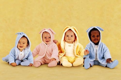 Các bà mẹ nên ưu tiên chất lượng khi chọn quần áo cho trẻ sơ sinh