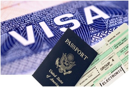 Vật dụng đi du học không thể thiếu giấy tờ như visa, hộ chiếu...Ảnh minh họa
