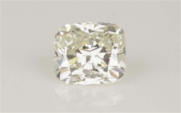 Viên kim cương trắng trị giá 18 nghìn đô la Mỹ đã mất tích trong suốt 4 tháng