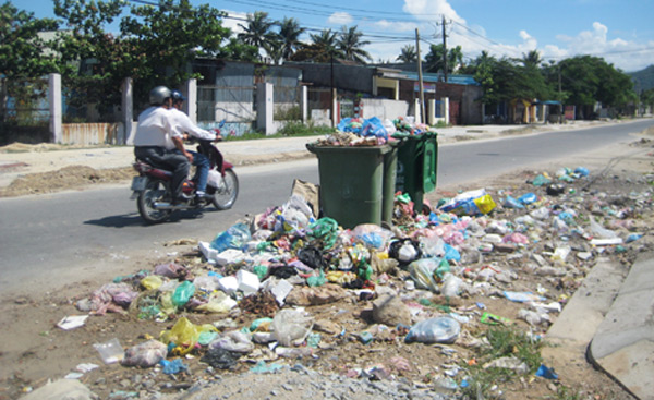 Tin tức mới nhất hôm nay cho biết Đà Nẵng thưởng nóng 200.000 cho thông tin đổ rác bậy