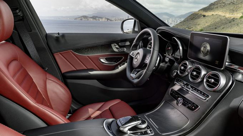 Thiết kế không gian nội thất của Mercedes C300 AMG đẹp mắt và chất lượng cao cấp
