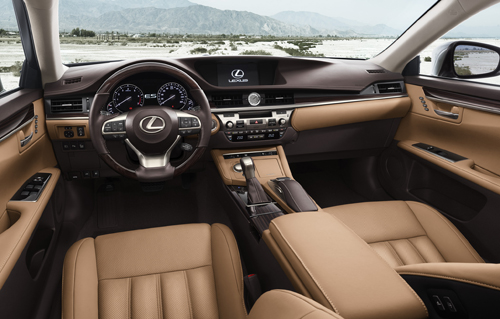 Lexus ES 350 mang tới không gian nội thất rộng hơn với sự tiện nghi