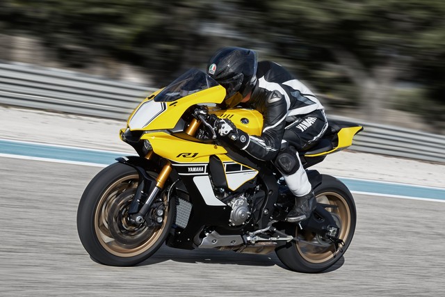 Xe Yamaha R1 2015 từng tạo nên cơn sốt trong giới chơi xe phân khối lớn
