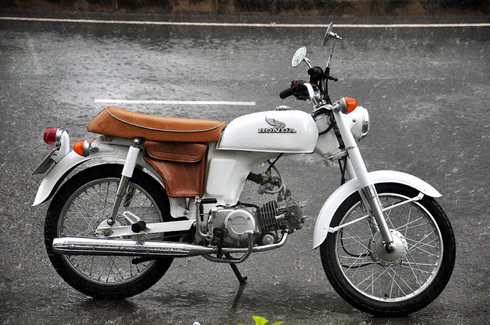 Honda 67 là một trong những mẫu xe côn đầu tiên hội tụ nhiều ưu điểm