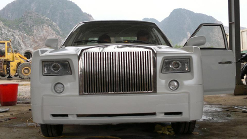Xe ô tô độc đáo Rolls-Royce Phantom là sản phẩm tự chế của một nhóm 9x ở Thanh Hóa