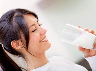 Sữa là một trong những thực phẩm hàng đầu giúp xương chắc khỏe
