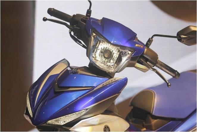 Phần đầu xe Yamaha Exciter 150 có mặt nạ mới, đèn xi-nhan nhỏ gọn