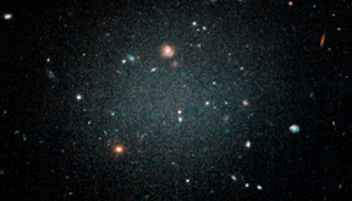  Hình ảnh thiên hà NGC 1052-DF2 được nhìn qua kính viễn vọng: ít sao và mỏng Ảnh: P. van Dokkum / R. Abraham / STScI