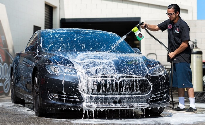 Rửa xe thường xuyên giúp bạn bảo vệ xe và tiết kiệm tiền sửa chữa