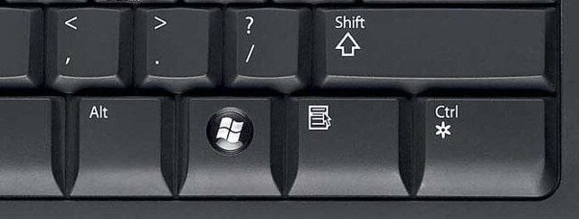 Nếu màn hình máy tính bị lộn ngược bạn có thể dễ dàng nhấn Control + Alt + phím mũi tên lên là được. Ảnh minh họa