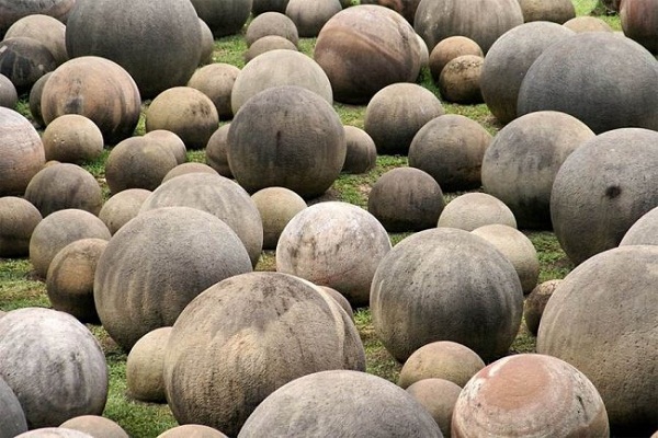 Bí ẩn khó lý giải về những khối đá hình cầu khổng lồ nghìn năm tuổi