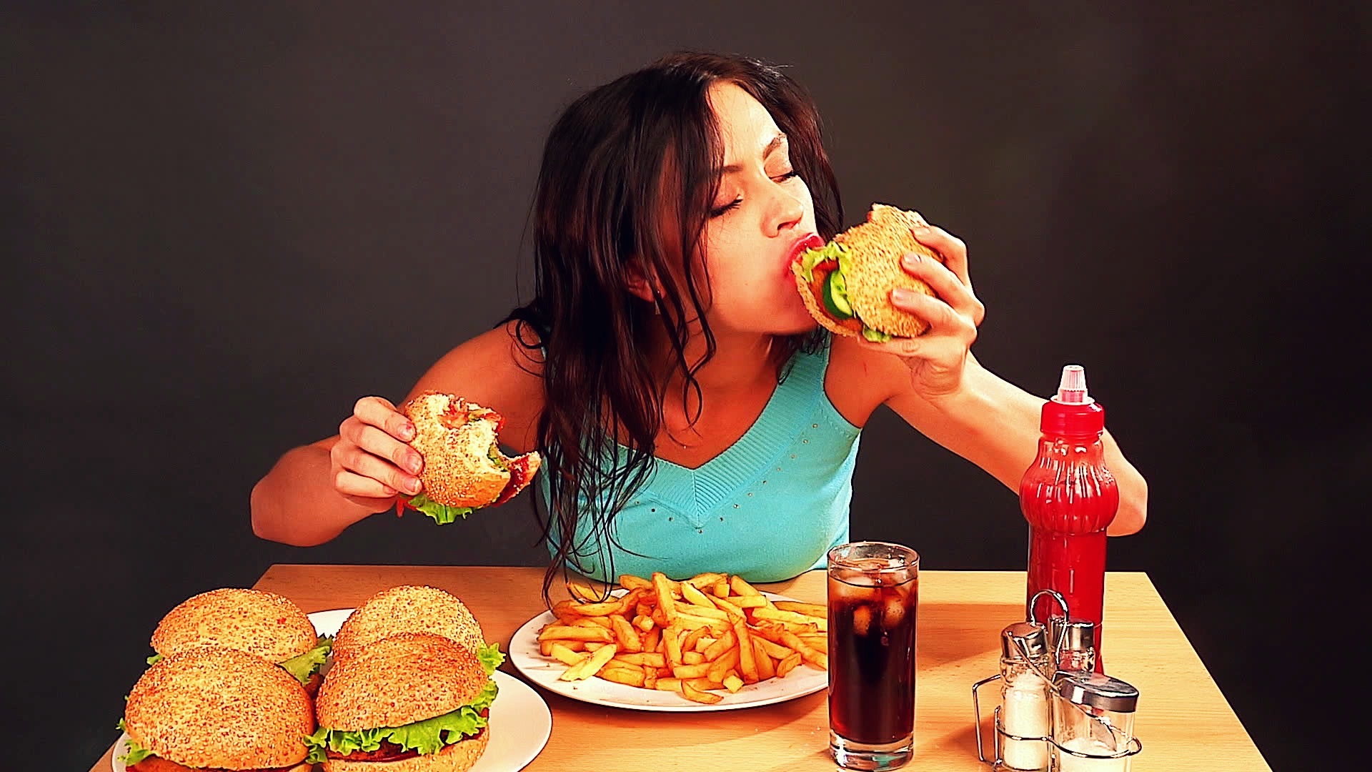 Thức ăn nhanh là nguyên nhân gây vô sinh ở phụ nữ 