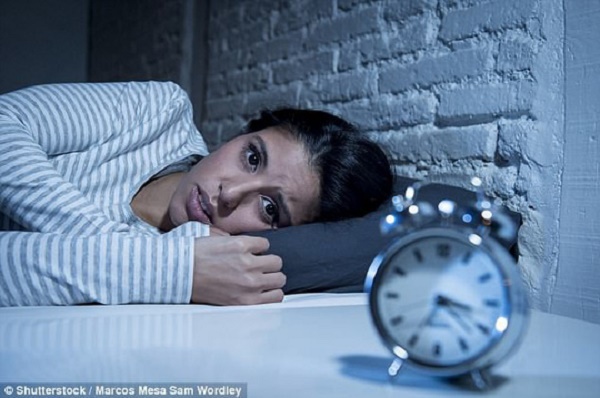 Mất ngủ làm rối loạn hoạt động não bộ, gây hao hụt các khớp thần kinh, dẫn tới Alzheimer và các bệnh mất trí nhớ khác - Ảnh: Shutterstock 