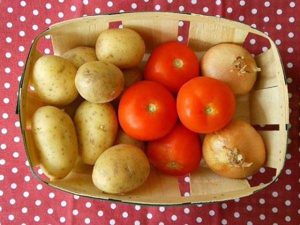 Cà chua và khoai tây dễ gây rối loạn tiêu hóa