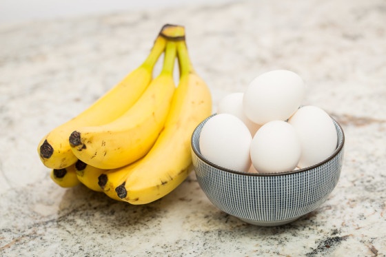 Trứng và chuối đều là những thức ăn tốt cho sức khỏe thí sinh trước kỳ thi