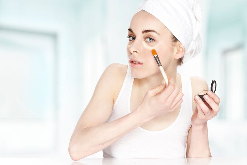 Nhà khoa học Mỹ cảnh báo, thường xuyên make-up, làm đẹp có thể ảnh hưởng tới hormone phụ nữ