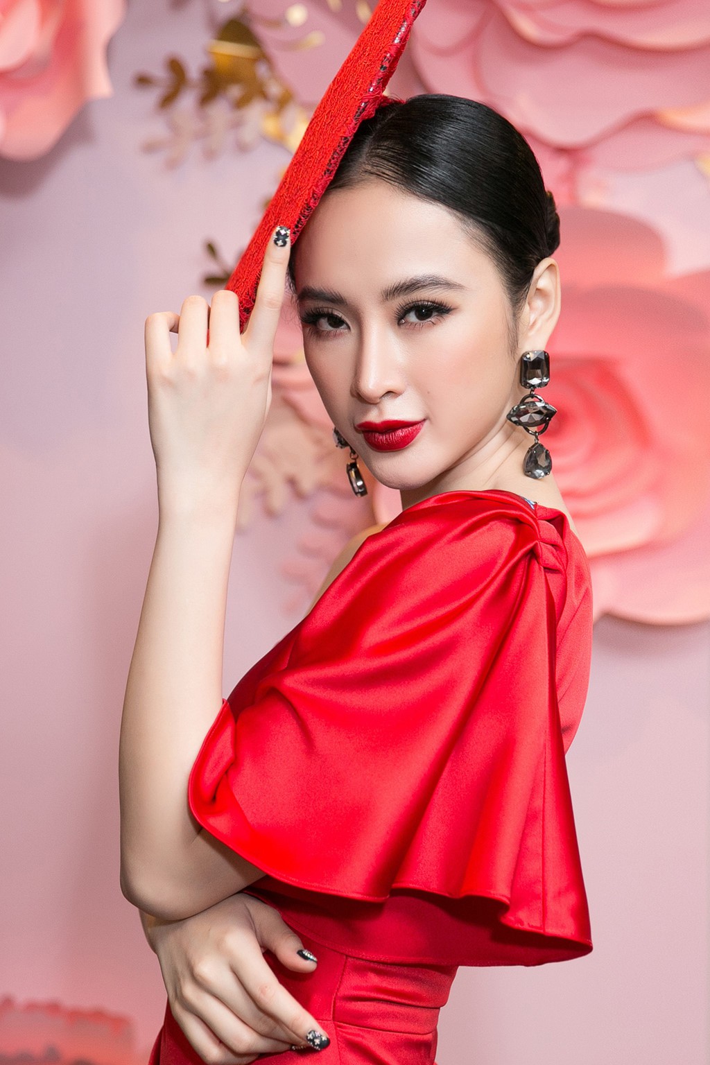 Angela Phương Trinh là một trong những mỹ nhân nóng bỏng nhất showbiz Việt