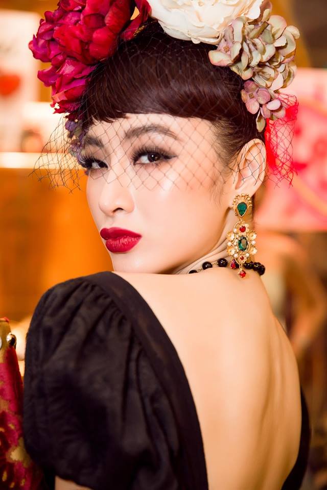Angela Phương Trinh là một trong những mỹ nhân nóng bỏng nhất showbiz Việt