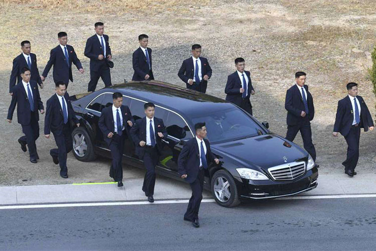 ‘Soi’ cận cảnh chiếc siêu xe chống đạn giá 36 tỷ đồng của ông Kim Jong-un