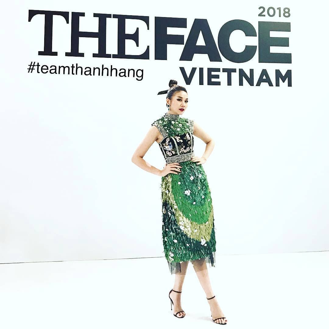Siêu mẫu Thanh Hằng tiếp tục gây ấn tượng tại The Face với trang phục cực kỳ lộng lẫy