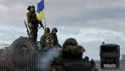 Tình hình Ukraine mới nhất: Mỹ cung cấp vũ khí phi sát thương cho quân đội Ukraine, tăng trừng phạt lên Nga