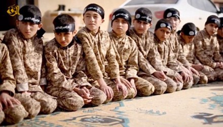 Những đứa trẻ được khủng bố IS huấn luyện thành các chiến binh thánh chiến