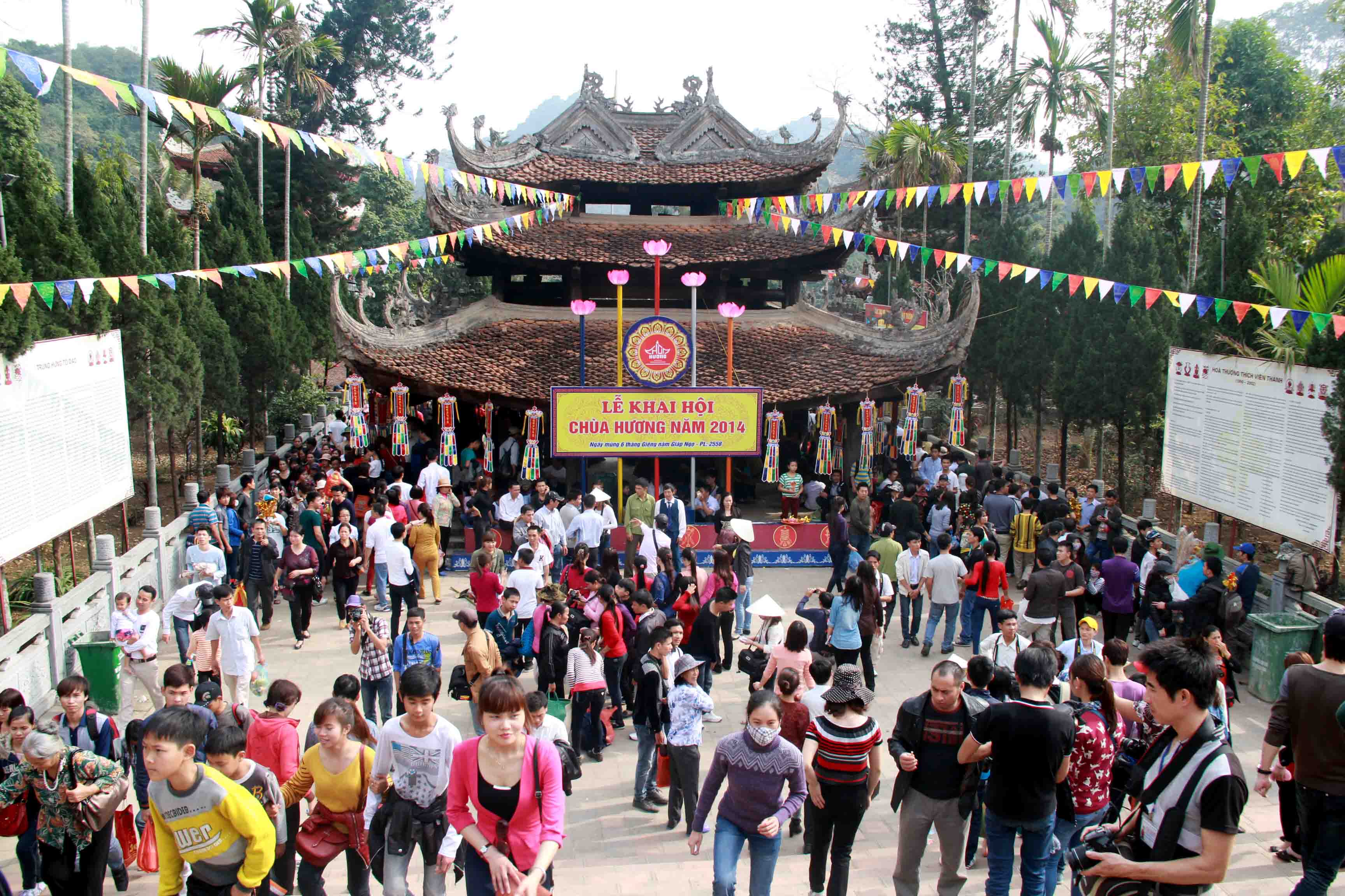 Miền phí tham quan chùa Hường cho du khách từ 30 tháng chạp đến mùng 2 Tết là tin tức mới cập nhật 24h hôm nay