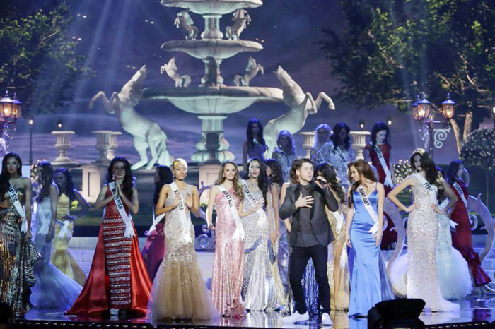 Với phần thi ứng thi xuất sắc, người đẹp đến từ Colombia đã trở thành Tân Hoa hậu Hoàn vũ 2015