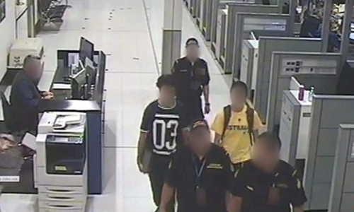 Hai thiếu niên bị chặn lại ở sân bay Sydney