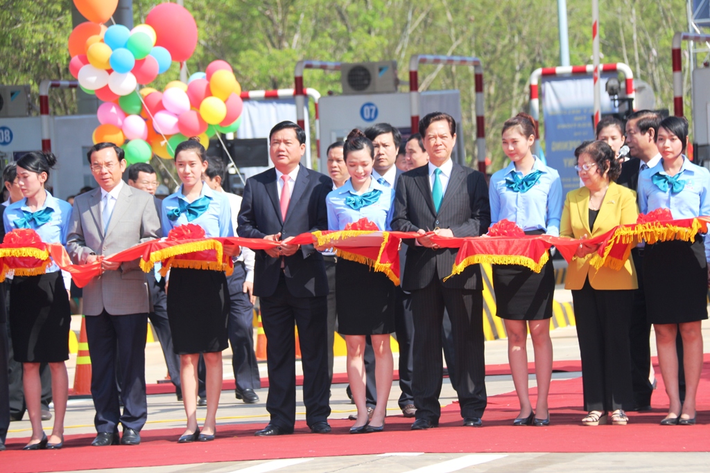 Cắt băng khánh thành tuyến đường cao tốc TPHCM - Long Thành - Dầu Giây là tin tức mới cập nhật 24h ngày 08/02