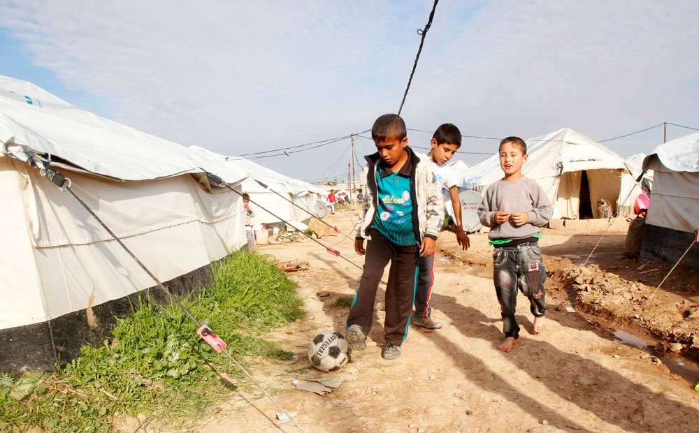 Trẻ em bị ngược đãi một cách man rợ tại các doanh trại của khủng bố IS