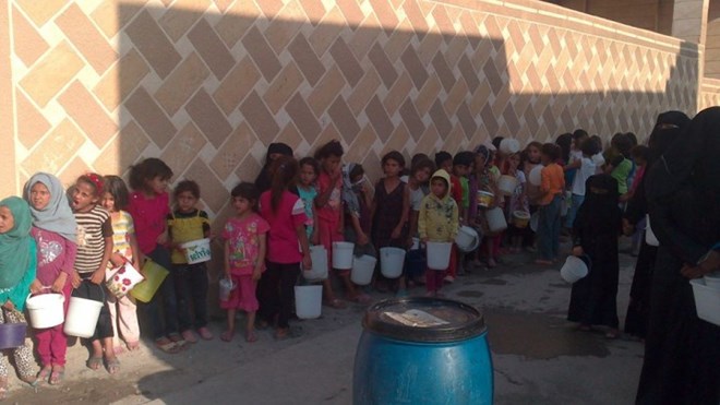 Dân thường sống trong nghèo đói với tình trạng không nước, không điện do ở Raqqa do khủng bố IS