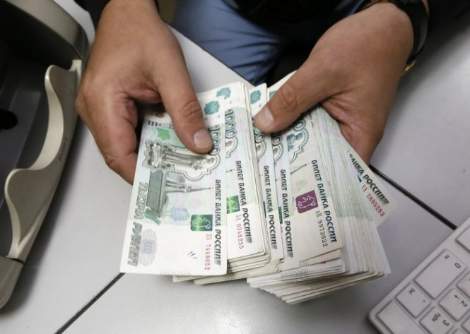 Tình hình Ukraine mới nhất: Đồng rúp và giá dầu giảm mạnh khiến nền kinh tế Nga lao đao
