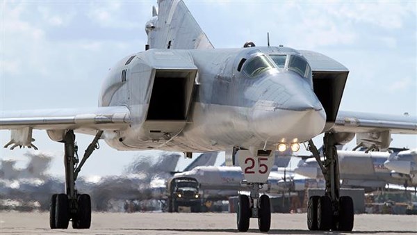 Máy bay ném bom hạt nhân chiến lược Tu 22-M3 đến Crimea