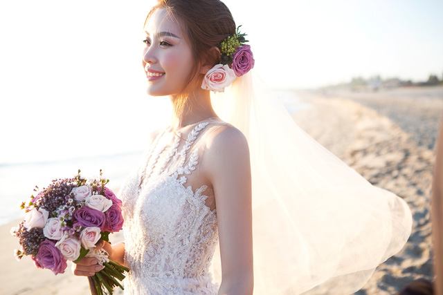 Á hậu Diễm Trang trong bộ váy cưới được chụp tại Hội An, Đà Nẵng
