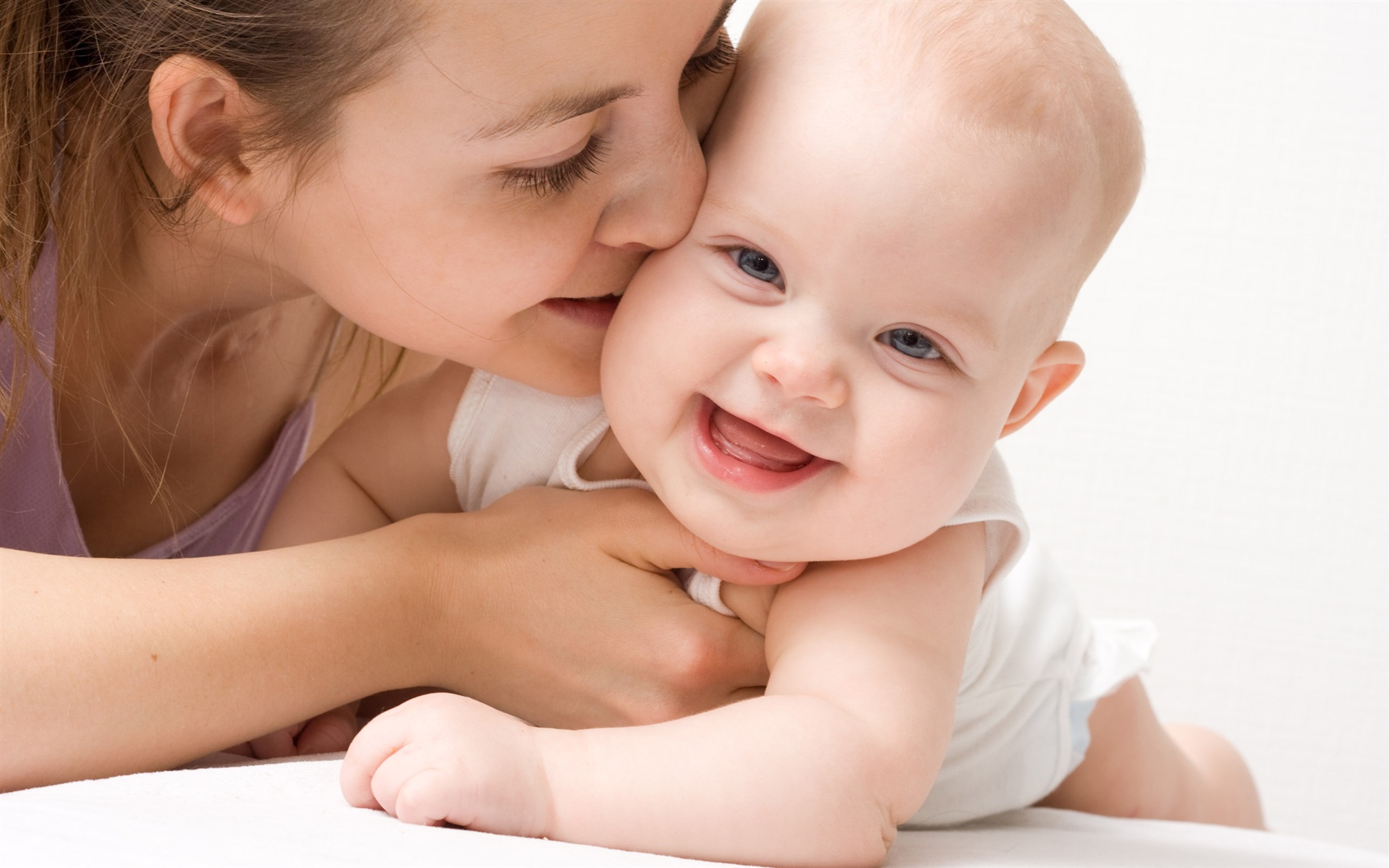 Trẻ sơ sinh được bảo vệ khỏi ô nhiễm không khí nhờ bú sữa mẹ