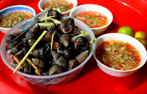 Ốc luộc là một trong các món ăn vặt hút khách ở Hà Nội