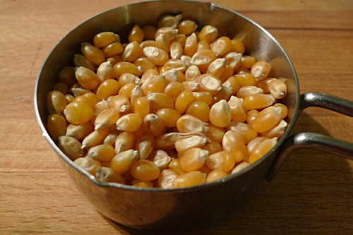 Ngô là nguyên liệu chính trong cách làm bắp rang bơ thơm ngon