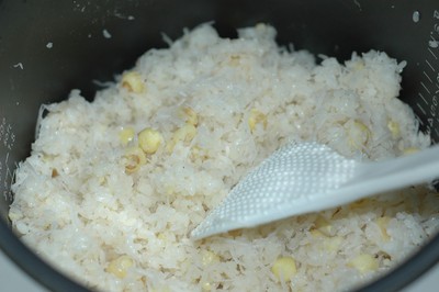 Các bước đơn giản cho món xôi dừa hạt sen thơm phức