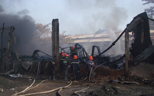 Cháy kho chứa hộp quẹt gas ở Tây Ninh, thiệt hại hơn 42 tỉ đồng là tin tức mới cập nhật 24h ngày 6/2/2015