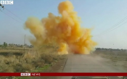 Iraq tung video IS dùng bom chứa chất độc chết người