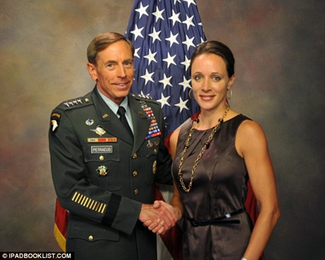 Cựu giám đốc CIA David Petraeus và nhân tình Paula Braodwell