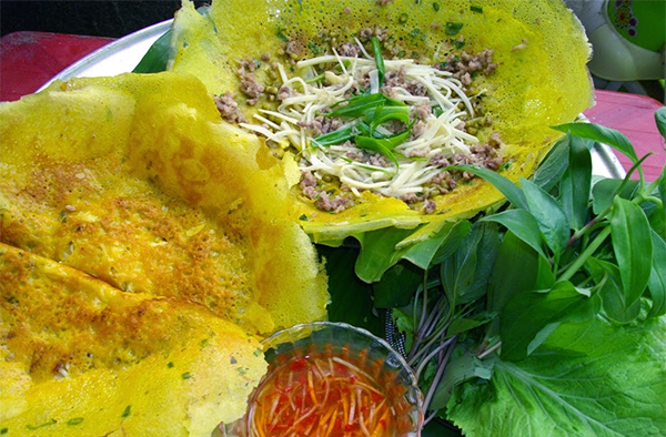 Bánh xèo ốc gạo cũng là một trong những đặc sản Bến Tre cực nổi tiếng