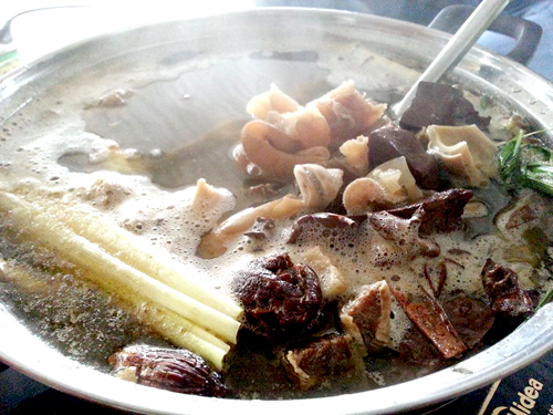 Thắng cố là món ăn đặc sản Hà Giang vừa thơm ngon vừa độc lạ