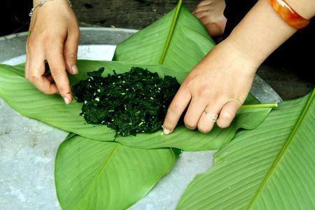 Rêu nướng là món ăn thường ngày của người Tày ở Hà Giang