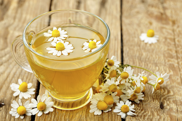 Uống các loại trà thảo mộc cũng có tác dụng giảm đau bụng kinh rất tốt