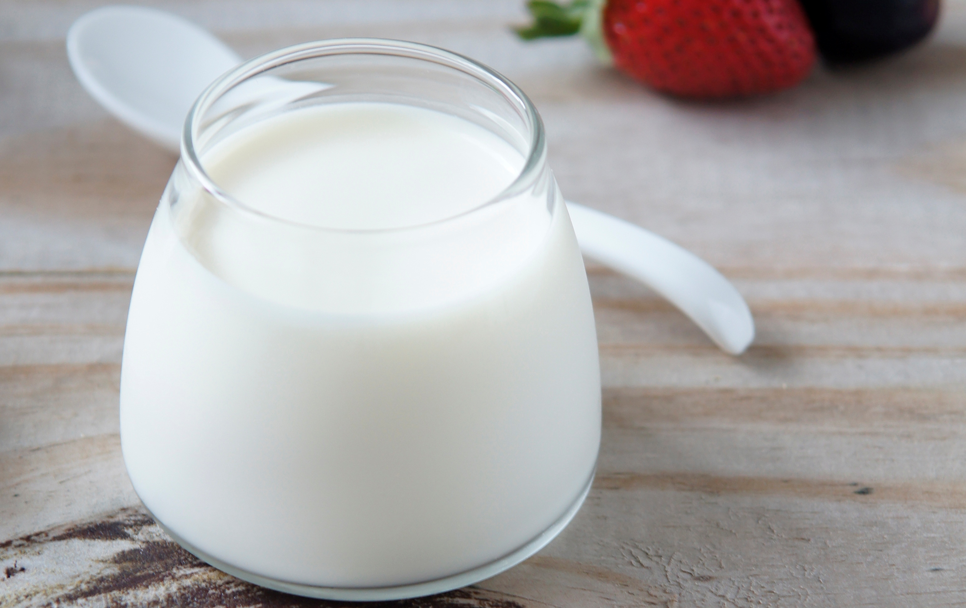 Sữa chua tốt cho hệ tiêu hóa và cung cấp nhiều chất dinh dưỡng cho bé