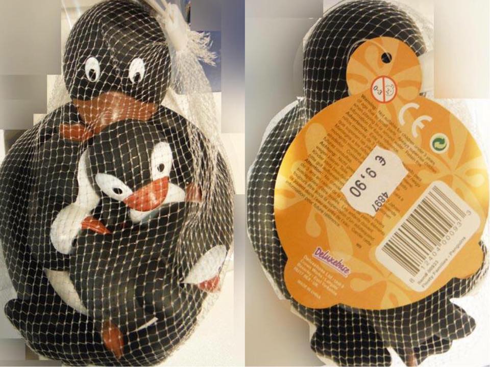Đồ chơi nhà tắm bằng nhựa hình chim cánh cụt của Trung Quốc có chứa DEHP khiến trẻ dậy thì sớm